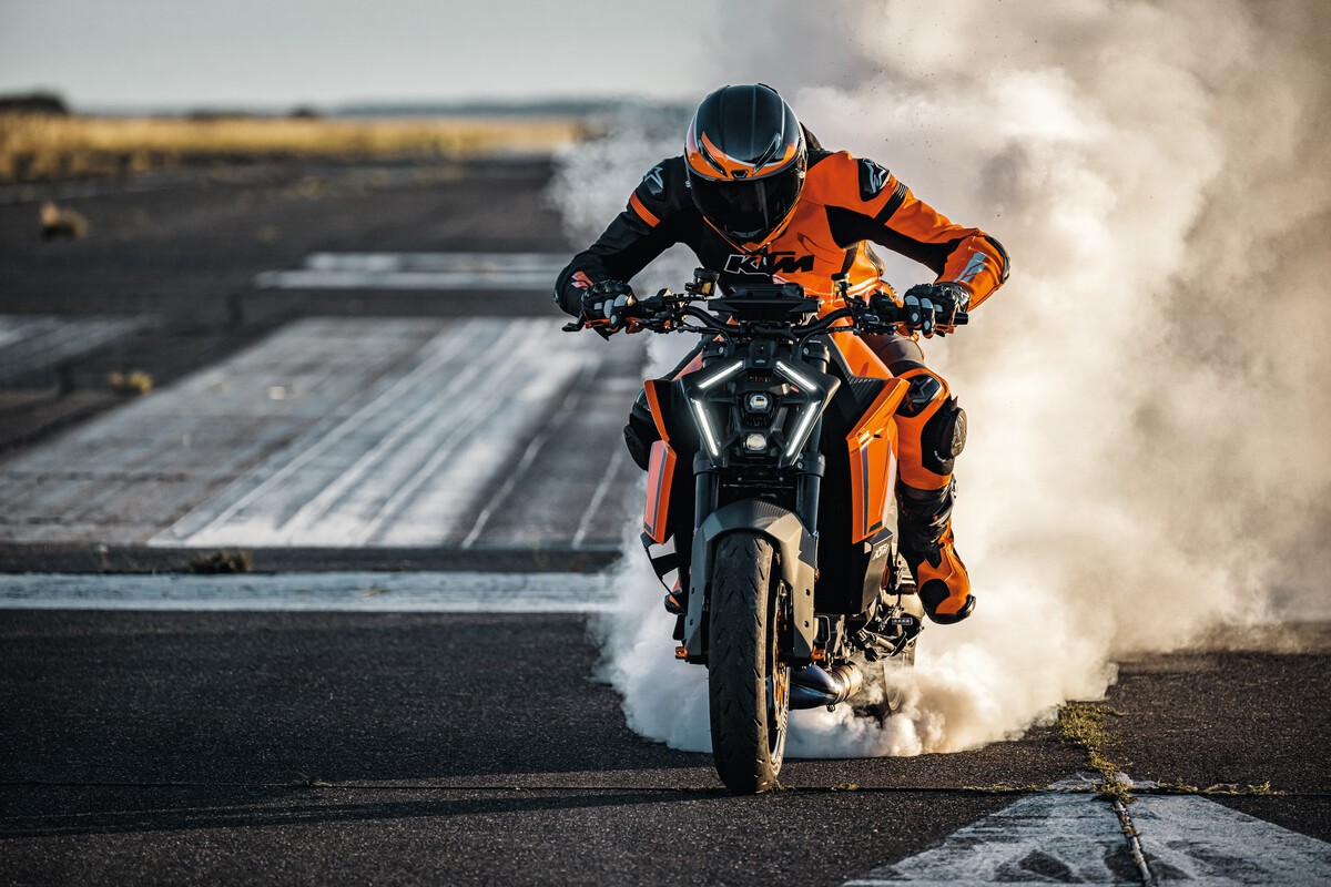 KTM 1390 SUPER DUKE: la "Bestia" cresce ancora